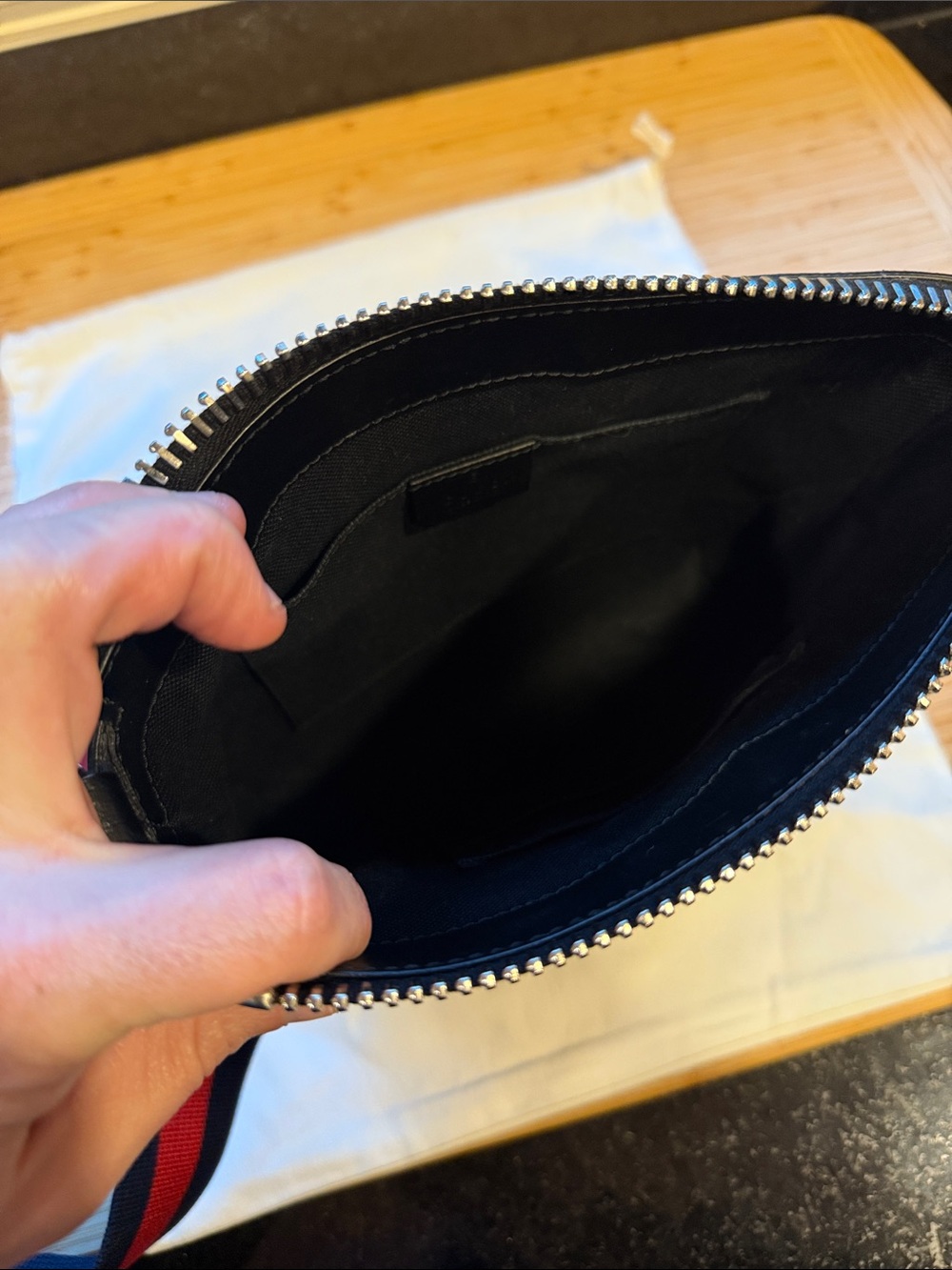 New Gucci Black GG Supreme Canvas Messenger Bag - Picture 6 of 9